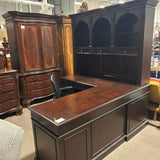 Wynwood Desk With Hutch