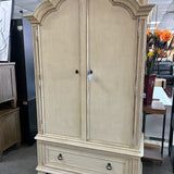 A.R.T. Armoire