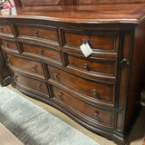 Universal Dresser