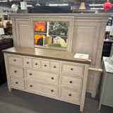 King Liberty Furniture Bedroom Set